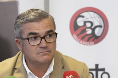 Paco García ayer en su última rueda de prensa como entrenador del Carramimbre Ciudad de Valladolid.-E. M.