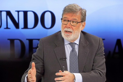 Santiago Aparicio durante ‘La Quinta Esquina’, programa emitido en La 8 Valladolid.-J. M. LOSTAU