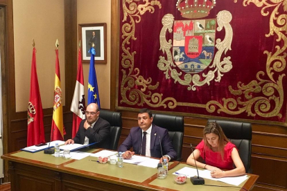 El Pleno de la Diputación de Ávila insta a la Junta a dotarse de más medios contra incendios.-DIPUTACIÓN DE ÁVILA