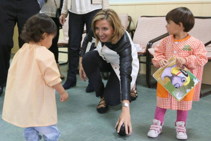 La consejera de Familia e Igualdad de Oportunidades, Alicia García, visita la ampliación de la Escuela de Educación Infantil Alborada, en Olmedo.-ICAL
