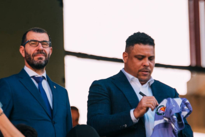 David Espinar y Ronaldo Nazário.