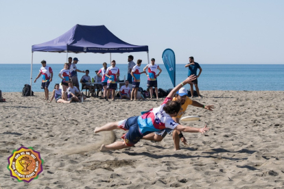 Partido disputado en Málaga en la modalidad de playa en la Copa del Sol. / E. M.