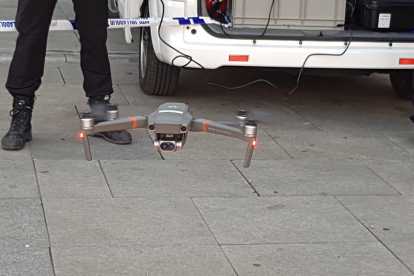 Los drones vigilarán durante fiestas para evitar aglomeraciones. - EM