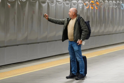 Primer trayecto con pasajeros entre León y Gijón tras la inauguración de la Variante de Pajares.- ICAL