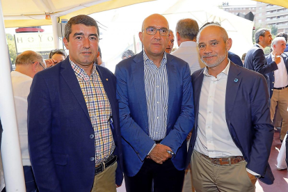 Pablo Lago (director del periódico El Mundo de Valladolid), Jesús Julio Carnero (presidente de la Diputación) y Víctor Caramanzana (Cámara de Comercio Valladolid).