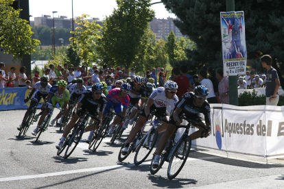 Imagen de archivo de la llegada de los ciclistas a la meta en una edición anterior de La Vuelta a España. E.M.