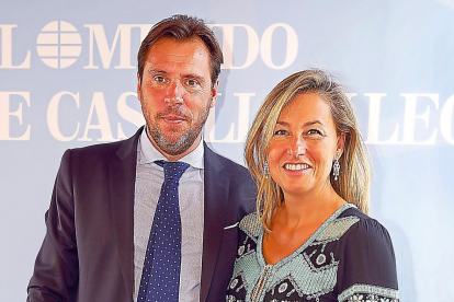 Óscar Puente (alcalde de Valladolid) y Laura Soria (magistrada).