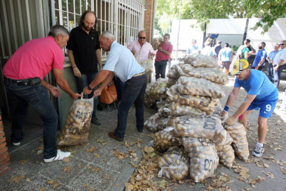 La Unión de Campesinos de Castilla y León (UCCL) dona 4.000 kilos de patatas al Banco de Alimentos de Valladolid y a la Asociación Entrevecinos de Valladolid-Ical