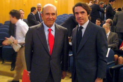 Emilio Botín, y el ex presidente del Gobierno español, José María Aznar posan para los medios durante la presentación de la revista digital Universia, en el 2007. Foto: EFE