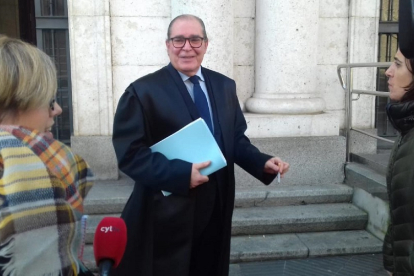 Ángel Mingo, abogado del acusado ahora absuelto, en el juicio en la Audiencia de Valladolid. - E.M.