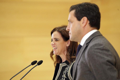 Ana Carlota Amigo y Raúl de la Hoz, en un momento de su comparecencia ante los medios.-ICAL