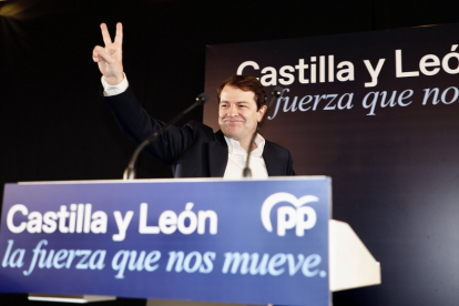 Alfonso Fernández Mañueco celebra su victoria en las elecciones de Castilla y León.- ICAL