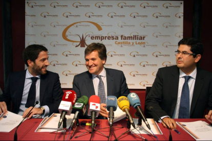 El presidente de Empresa Familiar, Alfonso Jiménez (C), presenta nuevas propuestas para impulsar el dinamismo empresarial de Castilla y León-Ical
