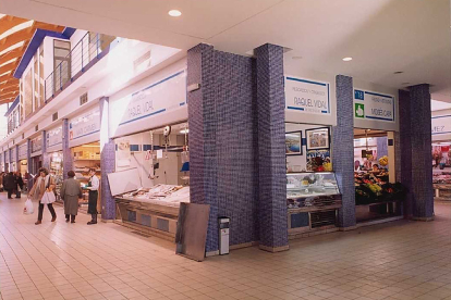 Nuevo Mercado de Delicias recién inaugurado en 2002. ARCHIVO MUNICIPAL