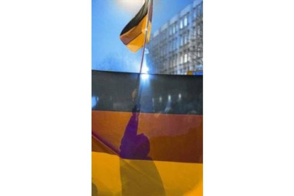 Un manifestante con una bandera en la marcha de Pegida, en Berlín, el lunes.-Foto:   AFP / ODD ANDERSEN