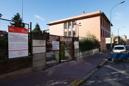 Oficina de Empleo en la calle Villabáñez. J. M. LOSTAU