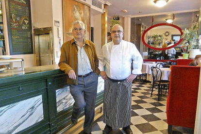 Nicolás Subtil 34 años cocinero ahora jubilado y Javier de Lucas, chef de La Concepción.-TST