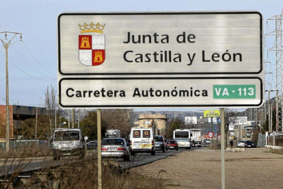 Intervalo de la carretera autonómica VA-113, que transcurre entre Santovenia de Pisuerga y Valladolid.-J.M.LOSTAU