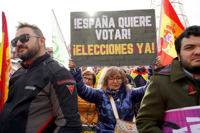 Concentración de Vox para exigir la dimisión del Gobierno de España y la convocatoria de elecciones. ICAL