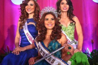 La ganadora del concurso Miss Honduras en una fotografía tomada en San Pedro Sulas.-Foto: REUTERS