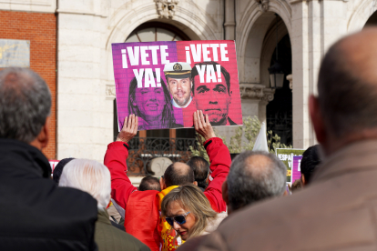 Concentración de Vox para exigir la dimisión del Gobierno de España y la convocatoria de elecciones. ICAL