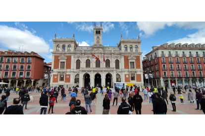 La Movilización Unida de Trabajadores del Espectáculo (MUTE) se manifiesta en Valladolid para "salvar la cultura" y reclamar a la Administración las pérdidas sufridas durante la pandemia.