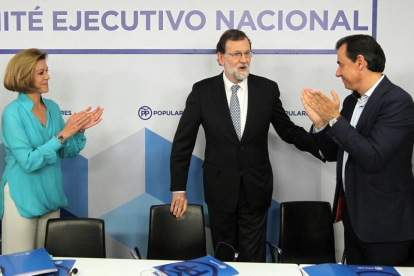 Rajoy se despide durante el Comité Ejecutivo Nacional del PP.-ICAL