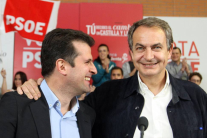 El candidato a la Presidencia de la Junta, Luis Tudanca, junto al expresidente del Gobierno, José Luis Rodríguez Zapatero, en el acto público celebrado en León-ICAL