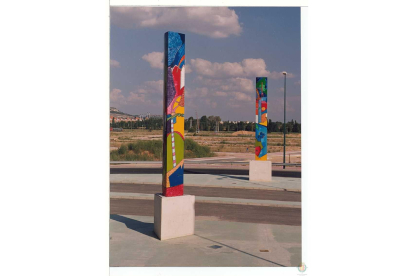 Imagen de la escultura: ‘Puertas De Valladolid’ a mediados de los noventa. - ARCHIVO MUNICIPAL DE VALLADOLID