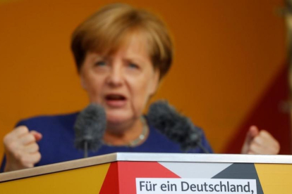 Merkel, en un acto electoral en Fritzlar, el 21 de septiembre.-REUTERS / KAI PFAFFENBACH