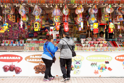 El Real de la Feria en el primer domingo de fiestas. ICAL