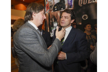 El alcalde de Soria, Carlos Martínez junto al presidente de la Junta, Fernández Mañueco.
