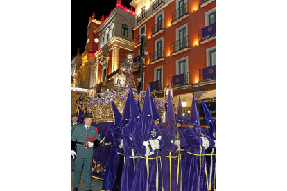 Procesión del Vía Crucis, en la noche del pasado Miércoles Santo.-J. M. LOSTAU