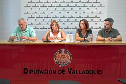 Pedro Pablo Santamaría, Teresa López, Virginia Almanza y Julio del Valle hacen balance ayer de tres años de legislatura. S. G. C.-S. G. C.