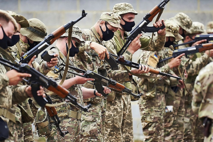 Imagen de un centro de formación de reclutas ucranianos para combatir con el ejército de Zelenski. - F. AZQUETA