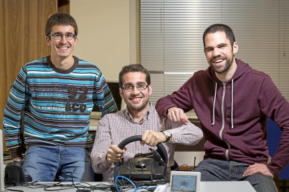 Carlos Meléndez, Víctor Martínez y Rubén Ruiz en la Escuela Técnica Superior de Ingenieros de Telecomunicación de Valladolid.-PHOTOGENIC