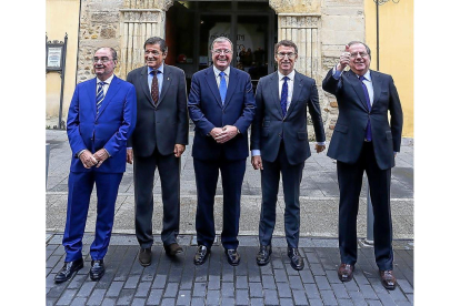Francisco Javier Lambán, Javier Fernández, Antonio Silván, Alberto Núñez Feijoo y Juan Vicente Herrera.-ICAL