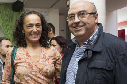 Esther Mínguez y Salvador Arpa, tras la asamblea en Santovenia.-Photogenic