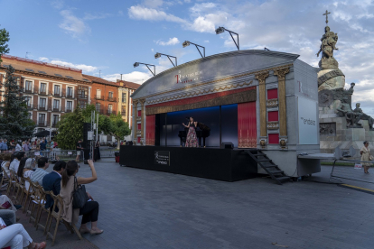 La Carroza del Teatro Real en la Plaza Colón de Valladolid.- ICAL