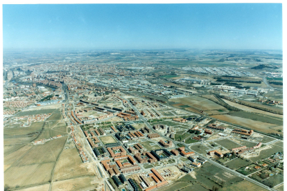 Panorámica de Valladolid. Las Villas, Parque Alameda y Covaresa en 1999 
.-ARCHIVO MUNICIPAL DE VALLADOLID