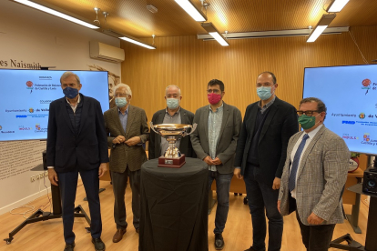 Puente, Moratinos, Castañeda, Bustos, Pellitero y Prieto, ayer en la presentación de la Copa de Castilla y León en la sede de la FBCyL./ G. VELASCO