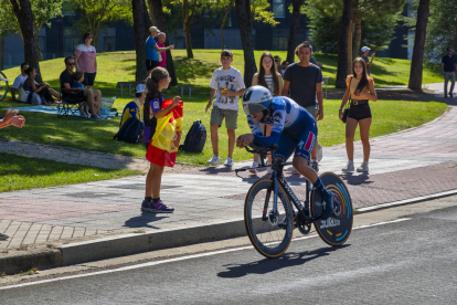 Celebración de la X etapa de la Vuelta Ciclista a España, con una contrarreloj por las calles de Valladolid