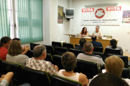 Imagen de la reunión celebrada ayer en la sede de UGT en Miranda de Ebro.-E.M