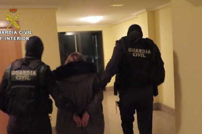 Un momento de las detenciones en Aldeaseca.-GUARDIA CIVIL SALAMANCA
