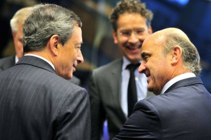 Draghi, Dijsselbloem y De Guindos, en el Eurogrupo.-Foto: AFP PHOTO / GEORGES GOBET