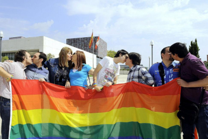 Imagen de la convocatoria del primer día LGTB en Castilla y León para pedir apoyo institucional-EL MUNDO