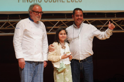 Los Zagales recibe el pincho de cobre por 'Coge Pan y Moja' en la gala del Concurso Provincial de Pinchos Valladolid 2023. -PHOTOGENIC