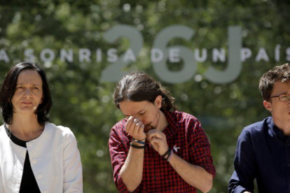 Carolina Bescansa, Pablo Iglesias e Íñigo Errejón, durante un acto de Podemos.-JOSE LUIS ROCA