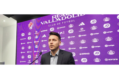 Fran Sánchez, director deportivo del Real Valladolid en su comparecencia tras el descenso. / PHOTOGENIC