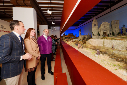 El presidente de la Diputación presenta el Belén Bíblico Monumental del Palacio de Pimentel - ICAL